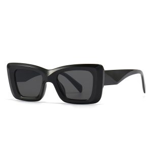 Timeless Chic Black sunglasses