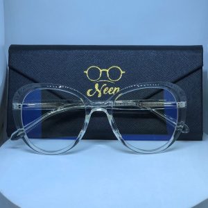 Oversized transparent glasses frame